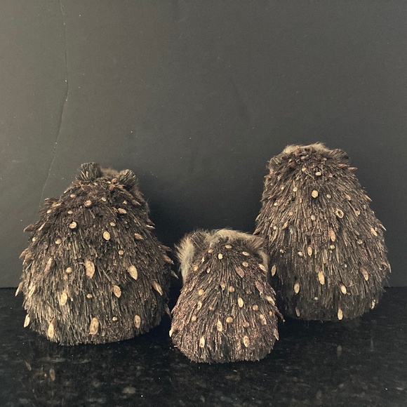 Katherine's Collection Straw Mother Father & Baby Hedgehogs/Winter/Holiday/NEW! - Picture 2 of 3